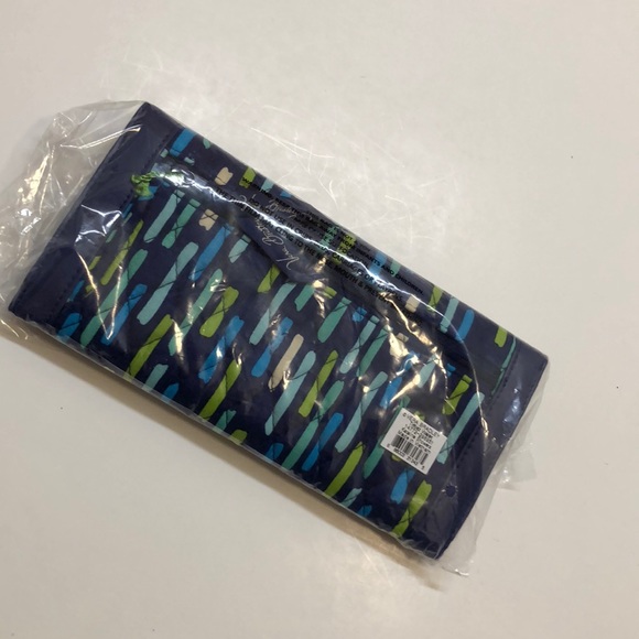 Handbags - NWT Vera Bradley Trifold Wallet
